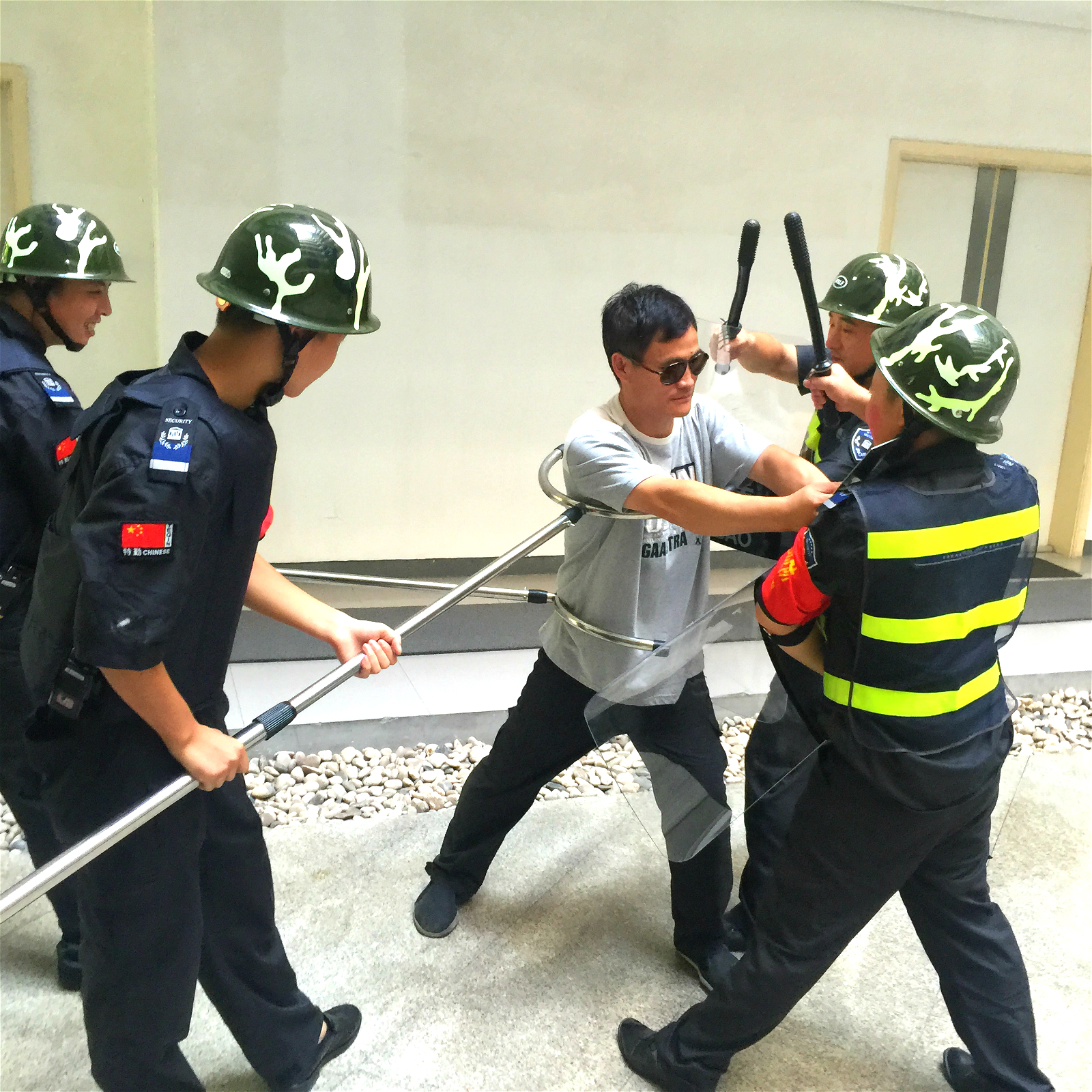 反恐防暴走進(jìn)科技園，南都物業(yè)實(shí)戰(zhàn)“暴徒”