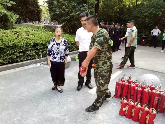 煙感警報器突鳴，10分鐘緊急滅火獲業(yè)主點贊